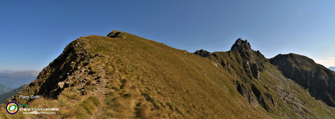 40 Salendo verso la cresta del Monte di sopra (2269 m).jpg